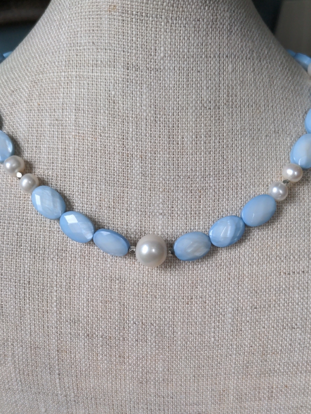 New Genuine Pearl & MOP Necklace,Choker, 18". Large Center Pearl, Lusterous, Box